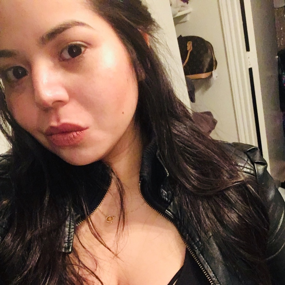 Meet your Posher, Clarissa